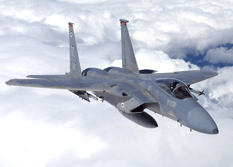 Peças de liga de titânio no caça F-15 (2) .jpg