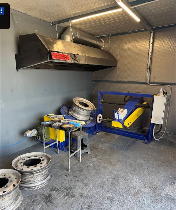 Caso de Éxito: Empresa de Transporte Griega Logra Acabado Espejo con Nuestra Máquina de Pulido