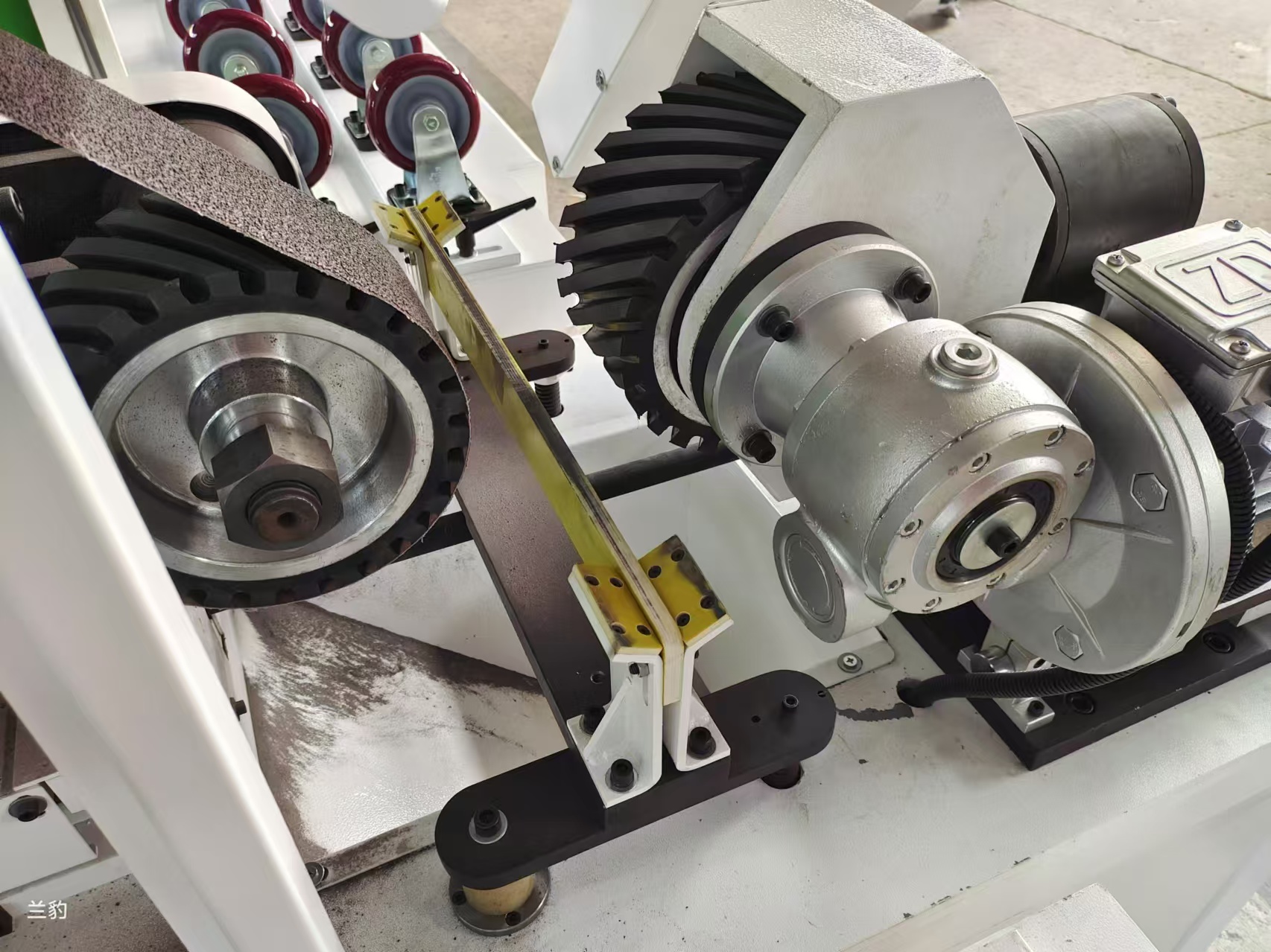 Choosing the Right Belt Sander for Projects