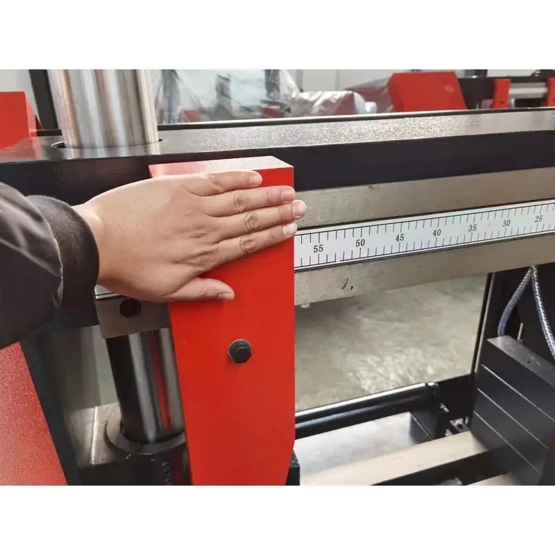 adv 4250 Doppelsäulen-Horizontal-Bandsägemaschinen für Metall