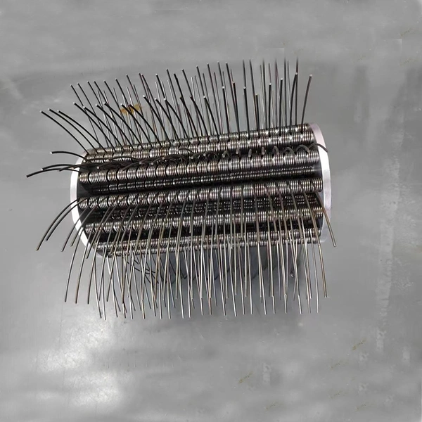 Spring steel wire brush for optimal oxide skin removal