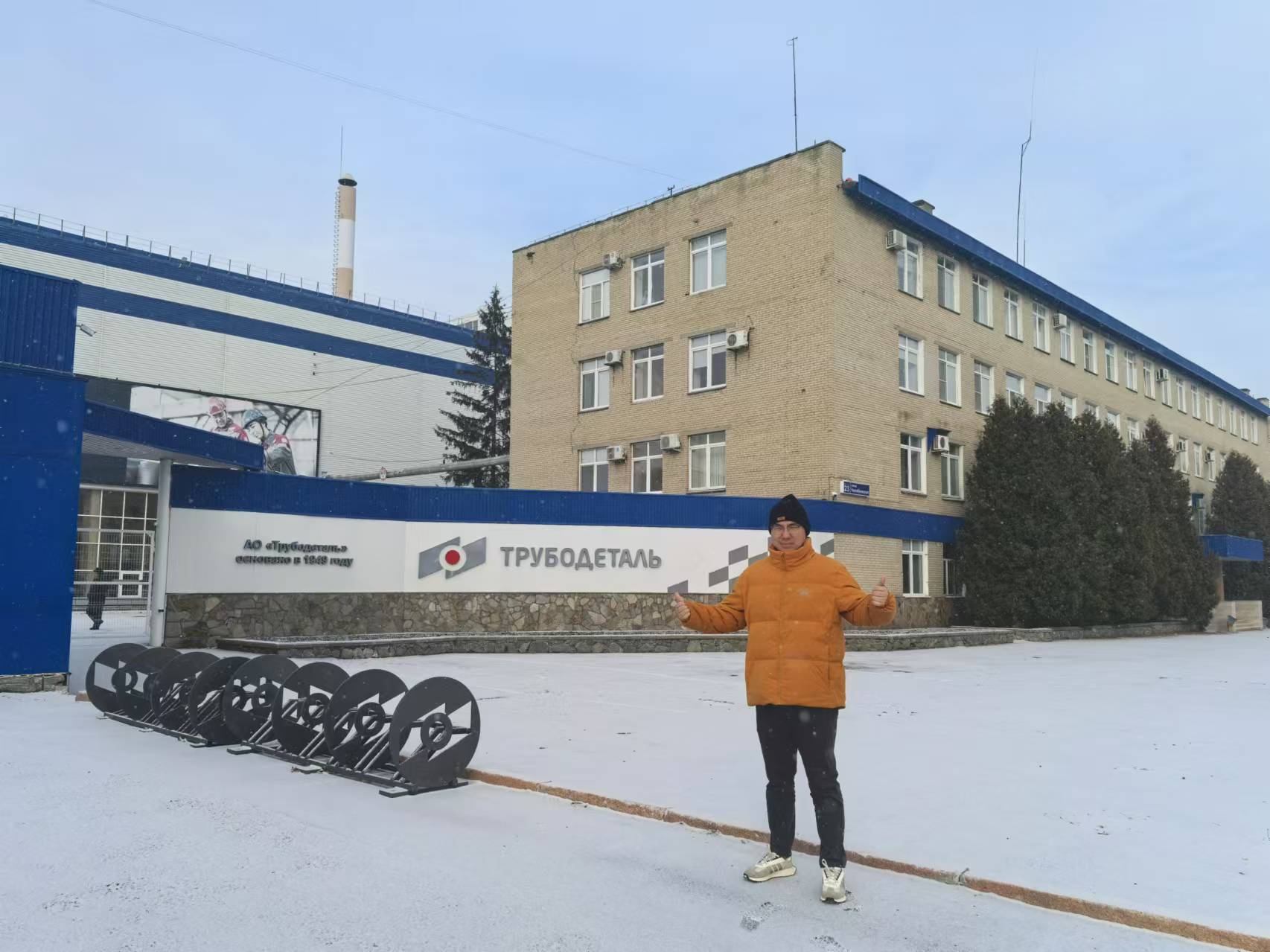 Russian customers visit grinding machine factory