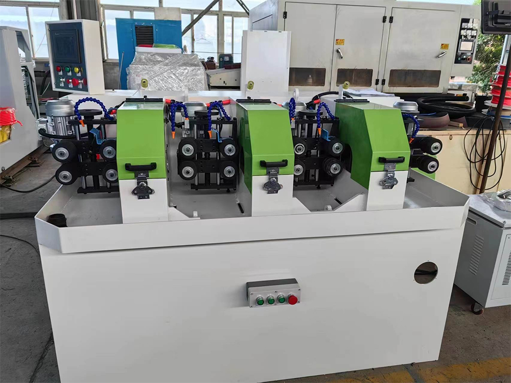 Automatic round pipe polishing machine with planetary