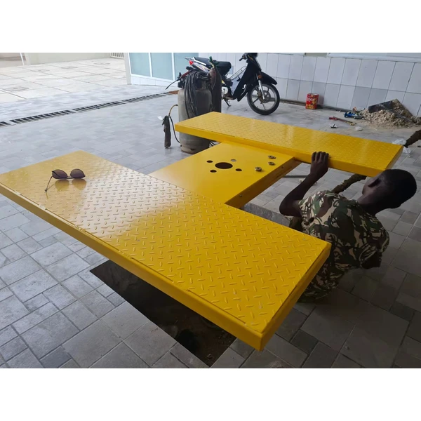 X shape Single post lift