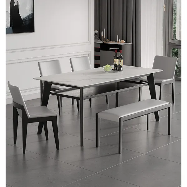 Esstisch aus gesintertem Stein 