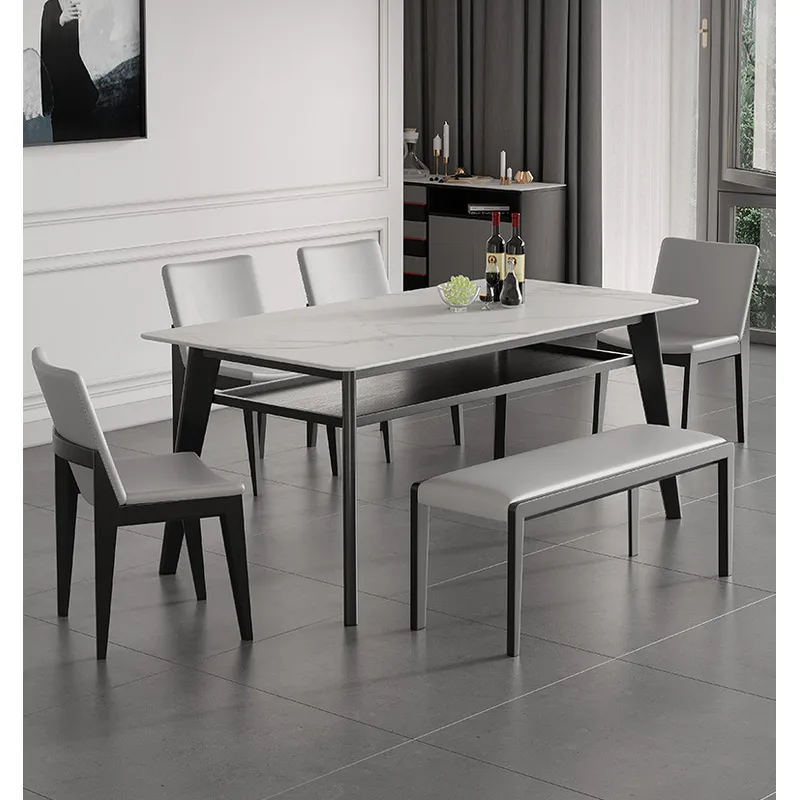 Esstisch aus gesintertem Stein 