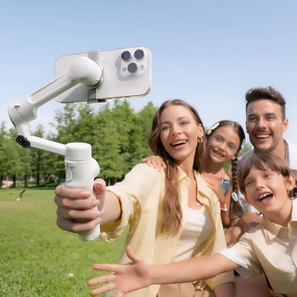 Insta360 Flow 2: AI-Powered Vlog Companion with Dynamic Zoom Tracking & 3-Axis Stability