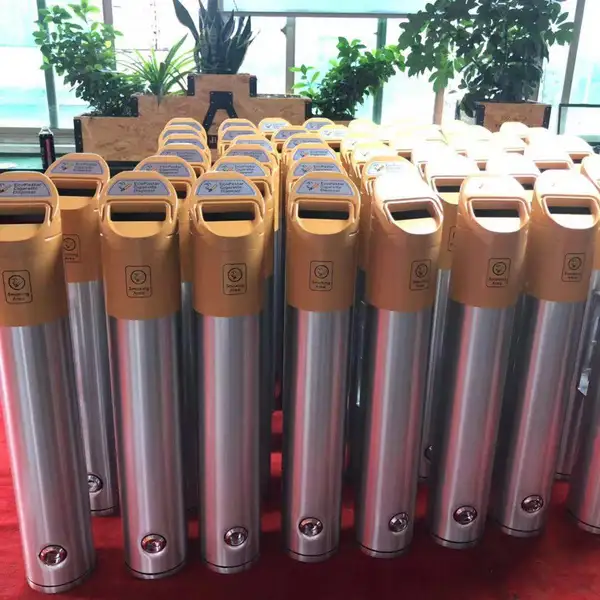 Lockable Wall Mounted Metal Ashtray. Space Saving Cigarette bin Suitable for Outdoor use in Communal Smoking Areas or Smoking Shelters at a Pub, bar, Office, Restaurant, Cafe or Nightclub