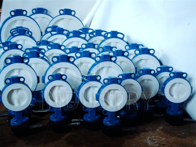 a különbség a teljes béléses pillangószelep és a félbéléses pillangószelep között 